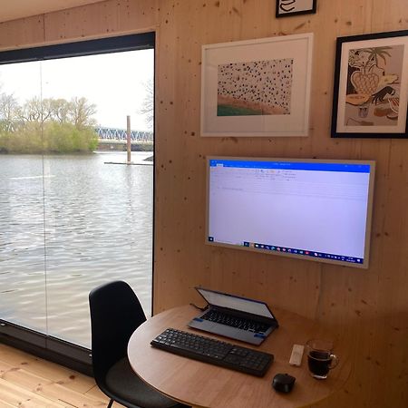 فندق Hausboot Off Im Diamantgraben An Der Elbe هامبورغ المظهر الخارجي الصورة